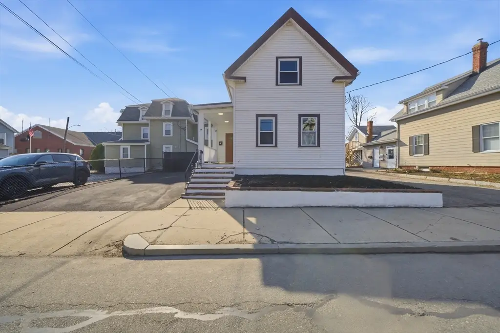 7 Pine St, Stoneham, MA 02180 - #1