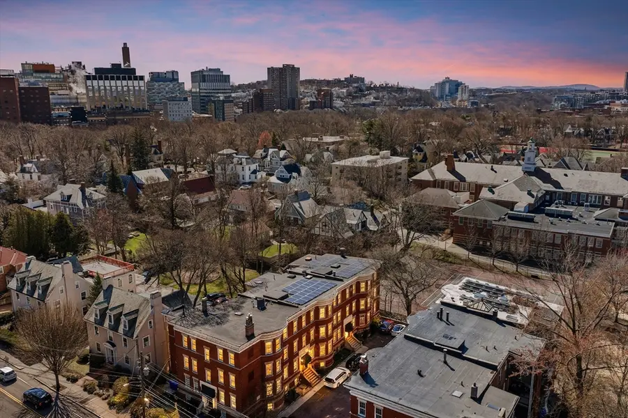 147 Longwood Ave #2, Brookline, MA 02446 - #2