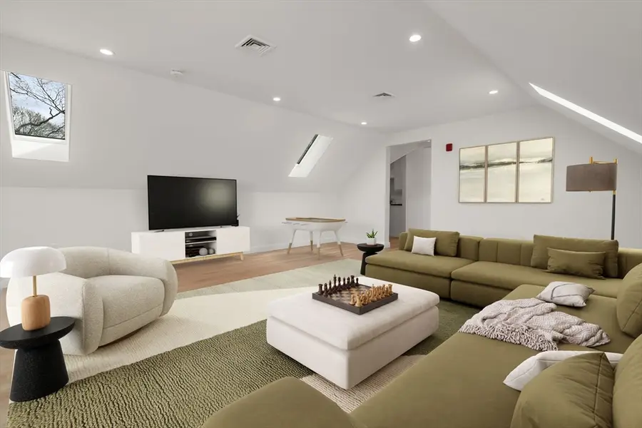 202 Washinbgton #A, Wellesley, MA 02481 - #3