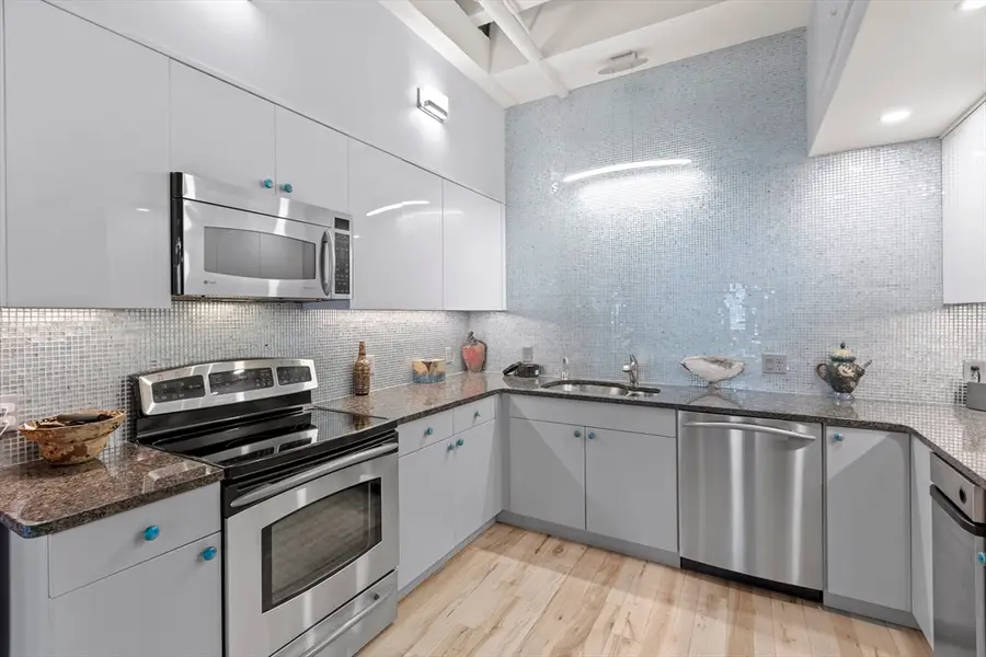 111 Beach St #3E, Boston, MA 02111 - #3