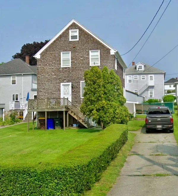 32 Woodstock St, Fall River, MA 02724