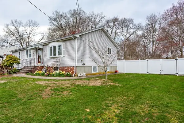 278 W Mccabe St, Dartmouth, MA 02747