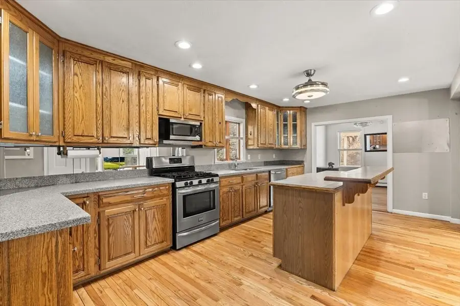 53 Woodlawn St, East Taunton, MA 02718 - #2