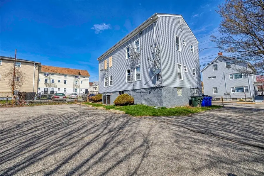 135 Snell St, Fall River, MA 02721 - #3