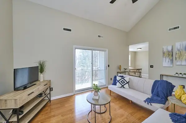 124 Tennis Plaza Rd #42, Dracut, MA 01826