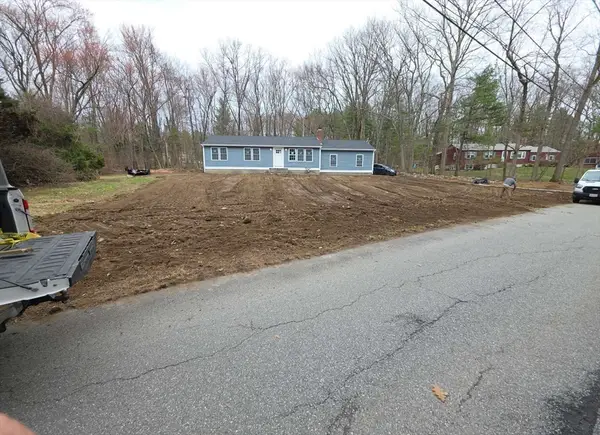 8 Galloway Road, Chelmsford, MA 01824