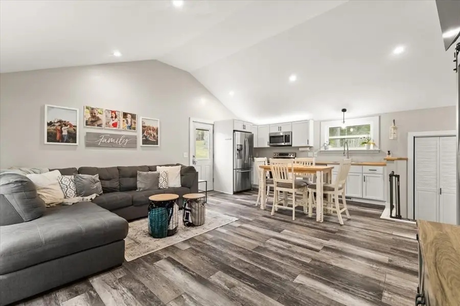 287 Thompson St, Middleboro, MA 02346 - #2