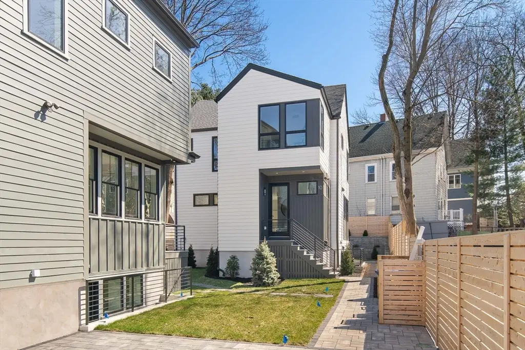 10 Thingvalla Ave, Cambridge, MA 02138 - #1