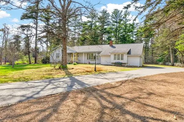 74 Tispaquin, Middleboro, MA 02346