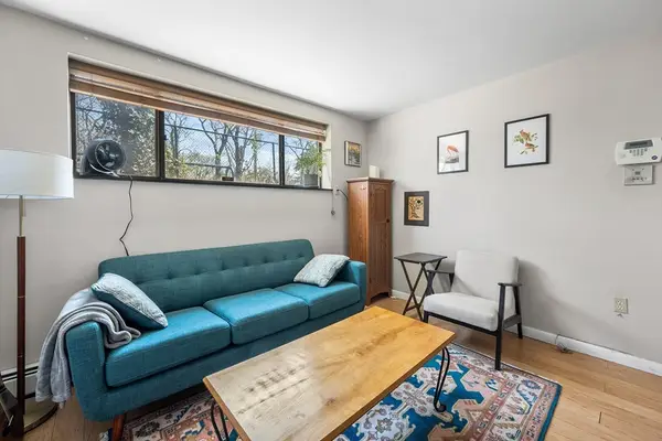 5 Centre St #11, Cambridge, MA 02139