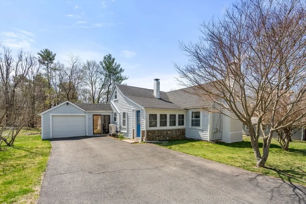 31 W Division St, Holbrook, MA 02343 - #1