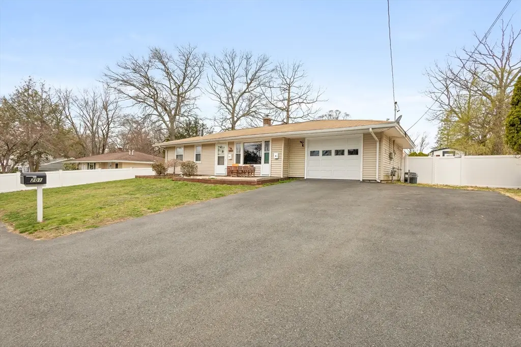 201 Caroline Dr, Bellingham, MA 02019 - #1