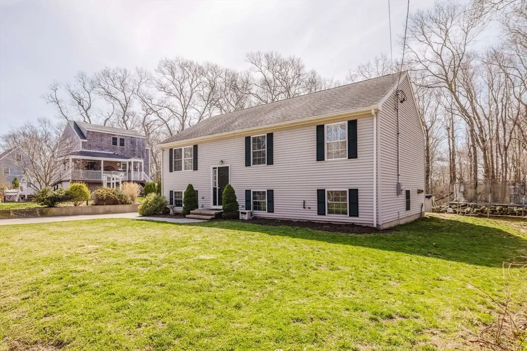 3 Diamond St, Fairhaven, MA 02719 - #1