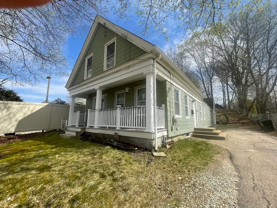 42 E Main St, Webster, MA 01570 - #2