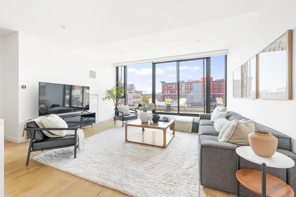 346 Congress St #703, Boston, MA 02210 - #1