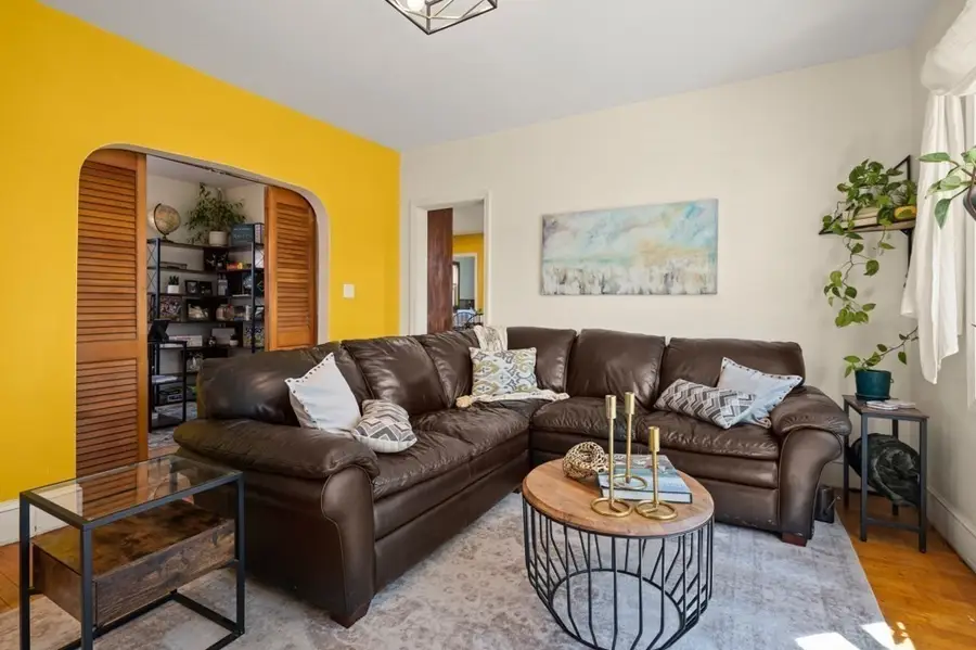 19 Juniper St, Lowell, MA 01852 - #2