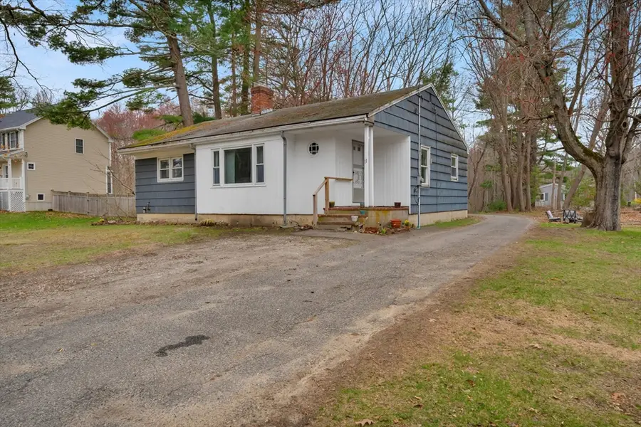 11 Bartlett St, Salisbury, MA 01952 - #2