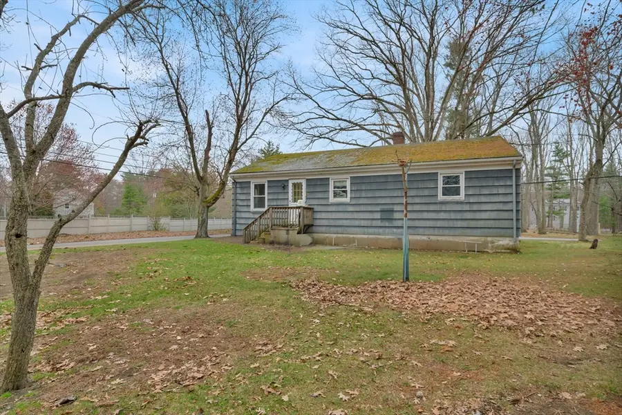 11 Bartlett St, Salisbury, MA 01952 - #3