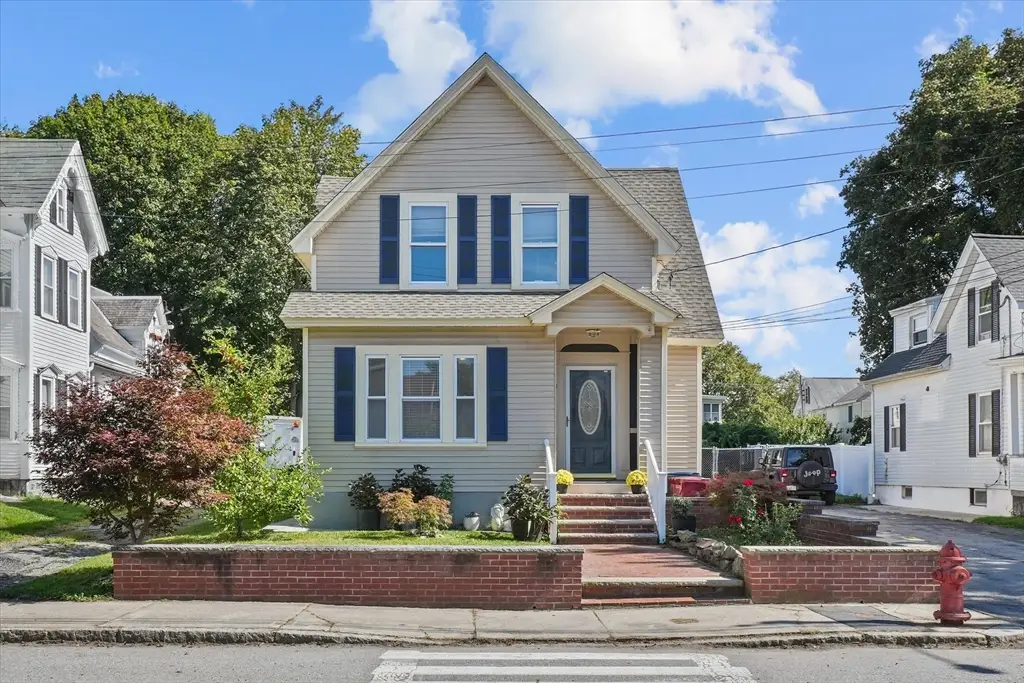 81 5th Ave, Lowell, MA 01854 - #1