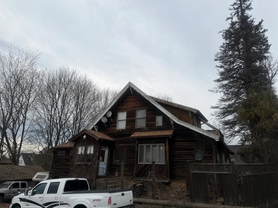 621 Sunderland Rd, Worcester, MA 01604 - #3