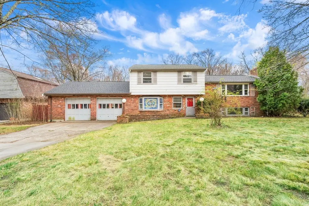 371 Village St, Medway, MA 02053 - #1