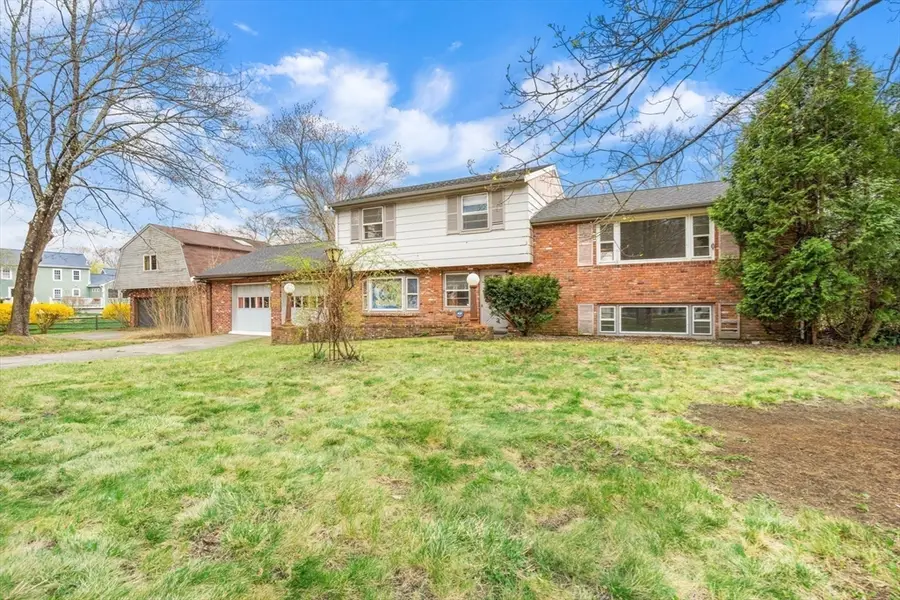 371 Village St, Medway, MA 02053 - #3