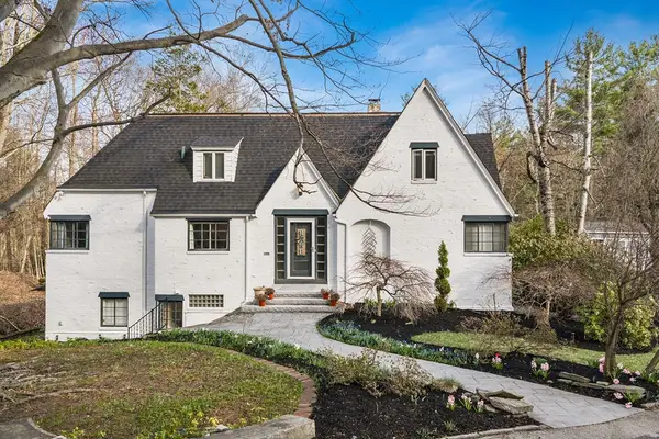 3 Old Brook Dr, Worcester, MA 01609