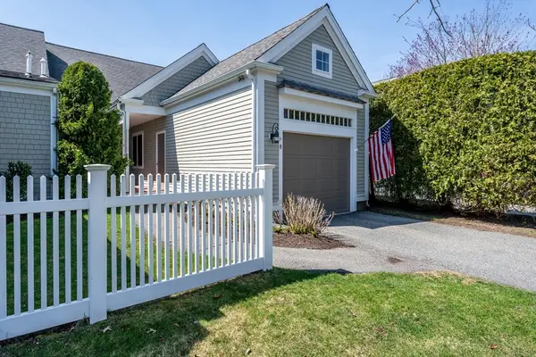 8 Hollyhock Knoll Ct #8, Bourne, MA 02532