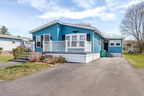 3 King Arthur Ct, Attleboro, MA 02703