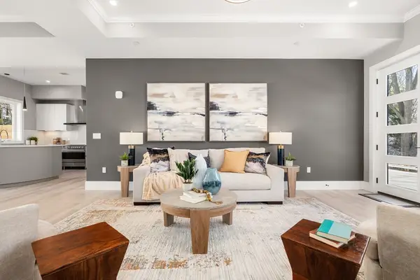 30 Wilson Cir #30, Newton, MA 02461