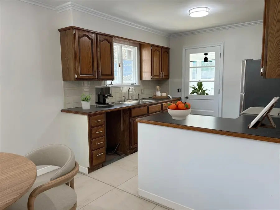 55 Parkerview St, Springfield, MA 01129 - #3