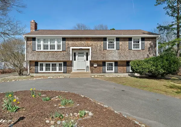 52 Montgomery Dr, Plymouth, MA 02360