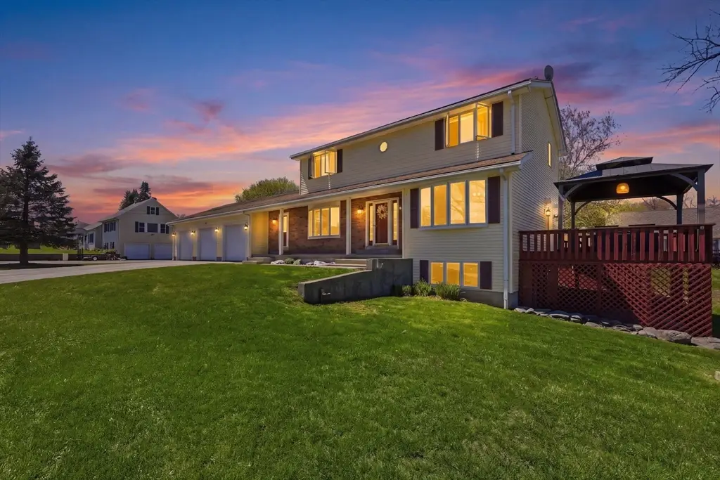 54 Helen St, Chicopee, MA 01020 - #1