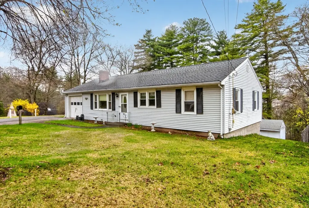 11 Cromie St, Clinton, MA 01510 - #1