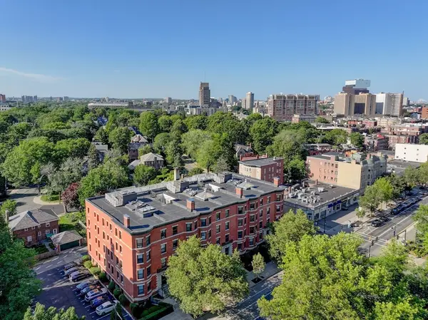 1064 Beacon St #12A, Brookline, MA 02446