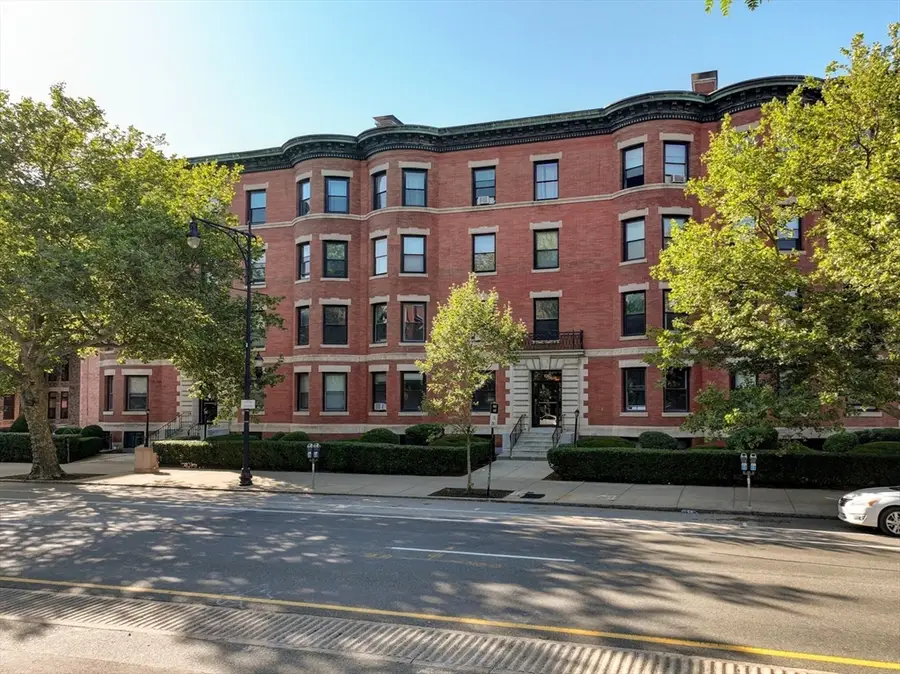 1064 Beacon St #12A, Brookline, MA 02446 - #2