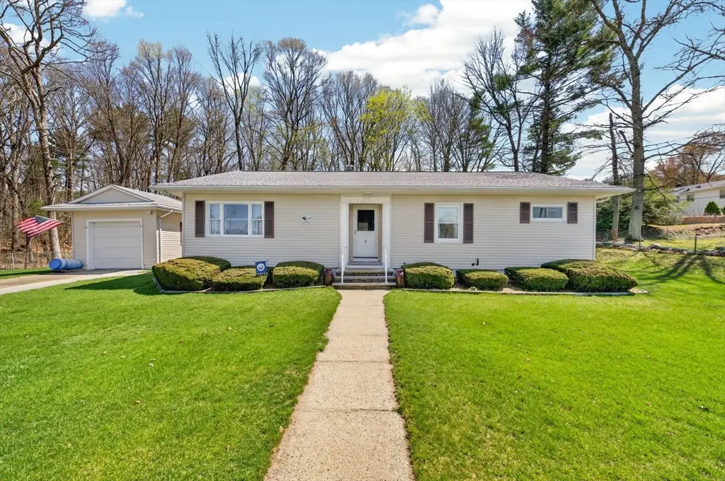 4 Edward St, Webster, MA 01570 - #1