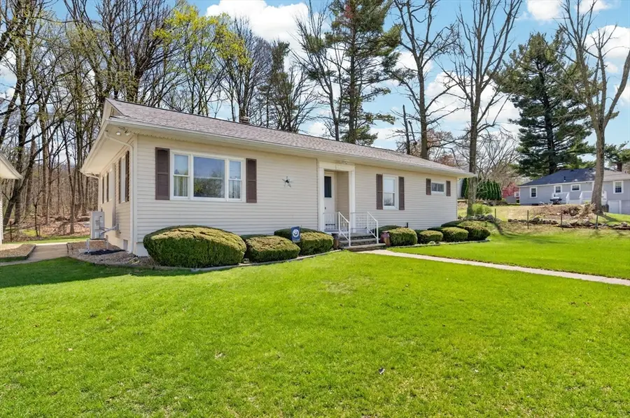 4 Edward St, Webster, MA 01570 - #2