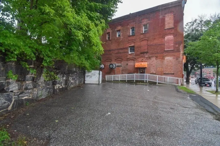 205 Elm St, Westfield, MA 01085 - #2