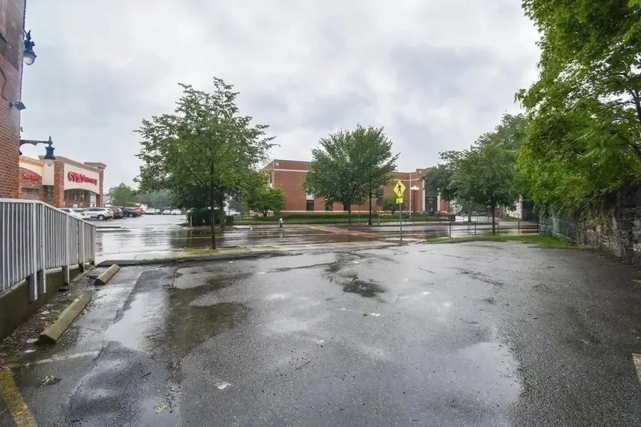 205 Elm St, Westfield, MA 01085 - #3