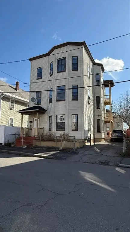 13 Walnut St, Lawrence, MA 01841