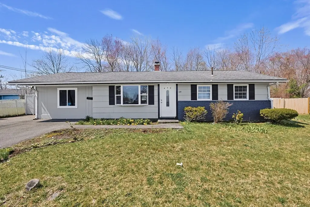 690 N Quincy St, Brockton, MA 02302 - #1