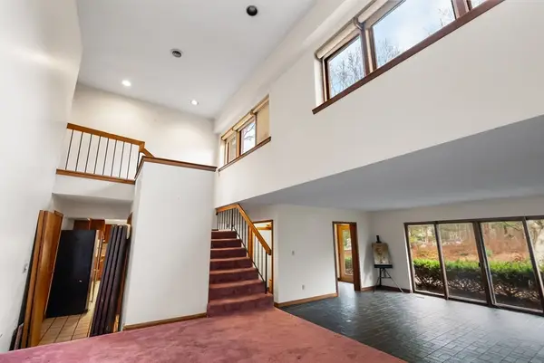 20 Berry Cir, Hamilton, MA 01982