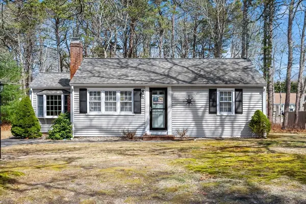 10 Lake Dr, Dennis, MA 02660