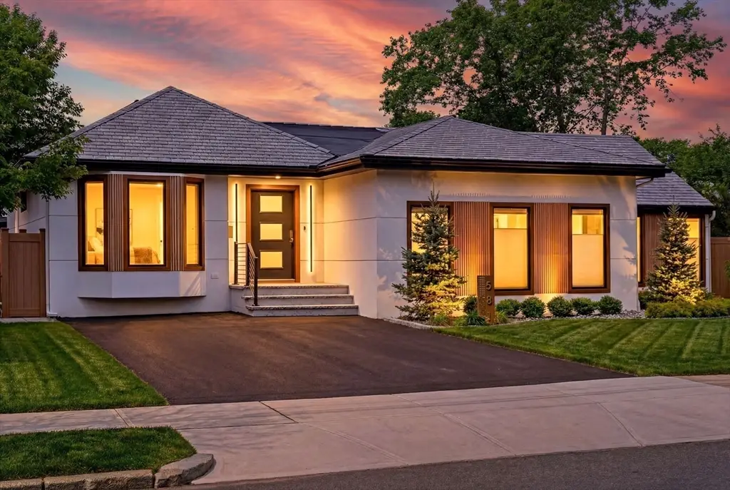 581 Saw Mill Brook Parkway, Newton, MA 02459 - #1