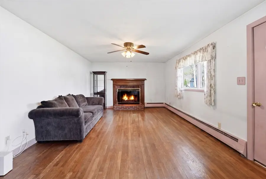 3 Amherst St, North Grafton, MA 01536 - #3