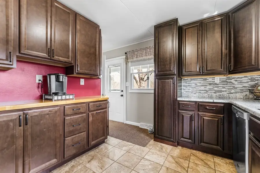 64 Rochford Cir, Springfield, MA 01128 - #3