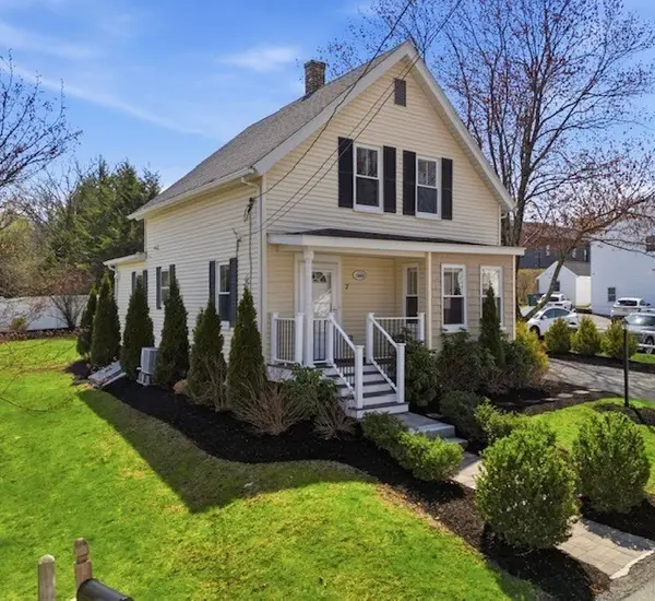 7 Cherry St, Southborough, MA 01745