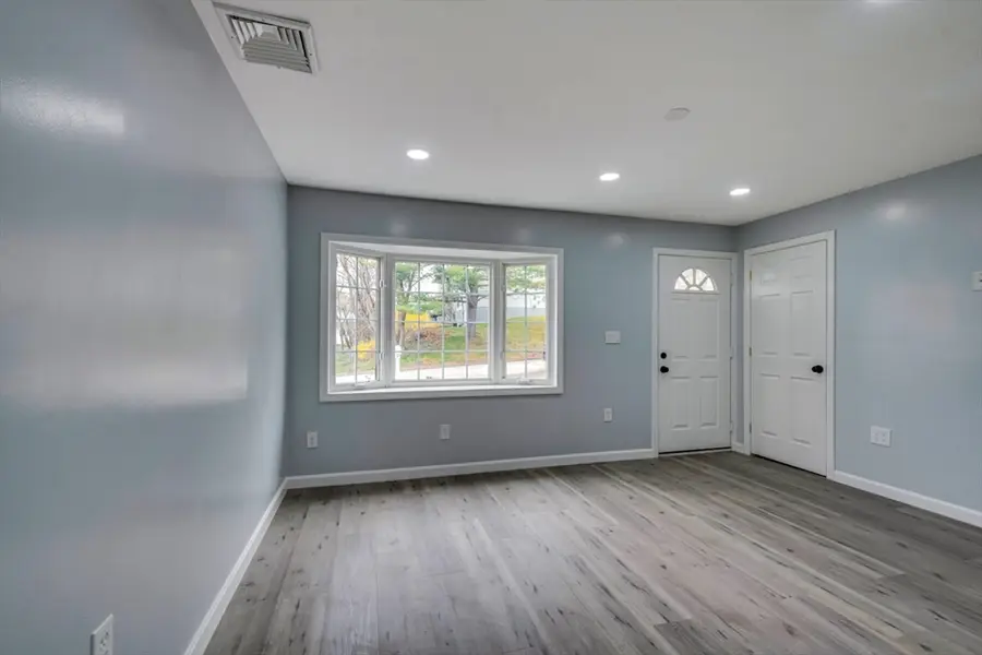 101 Laurie Ln, Lowell, MA 01854 - #3