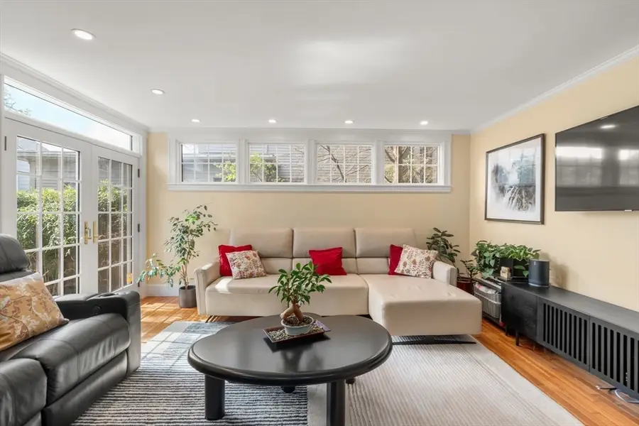 83 Fuller St #2, Brookline, MA 02446 - #3